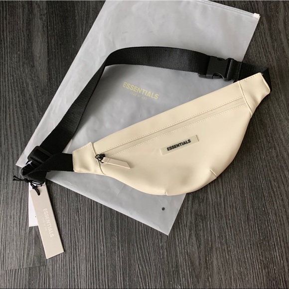 ✅SOLD✅ NWT FOG Essentials Waterproof Slingbag - Picture 4 of 6